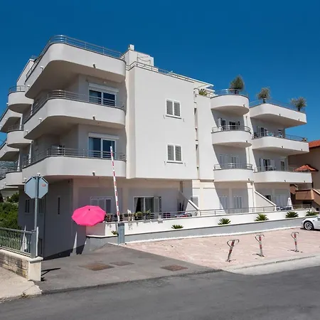 Katicic Apartment *