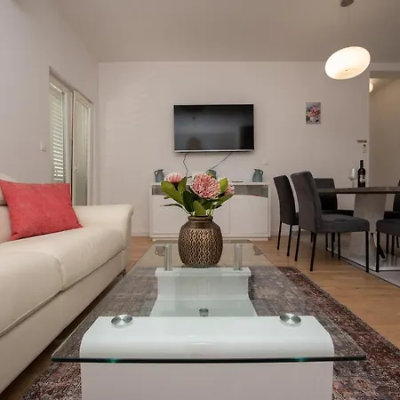 Katicic Apartment *