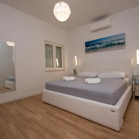 Katicic Apartment *